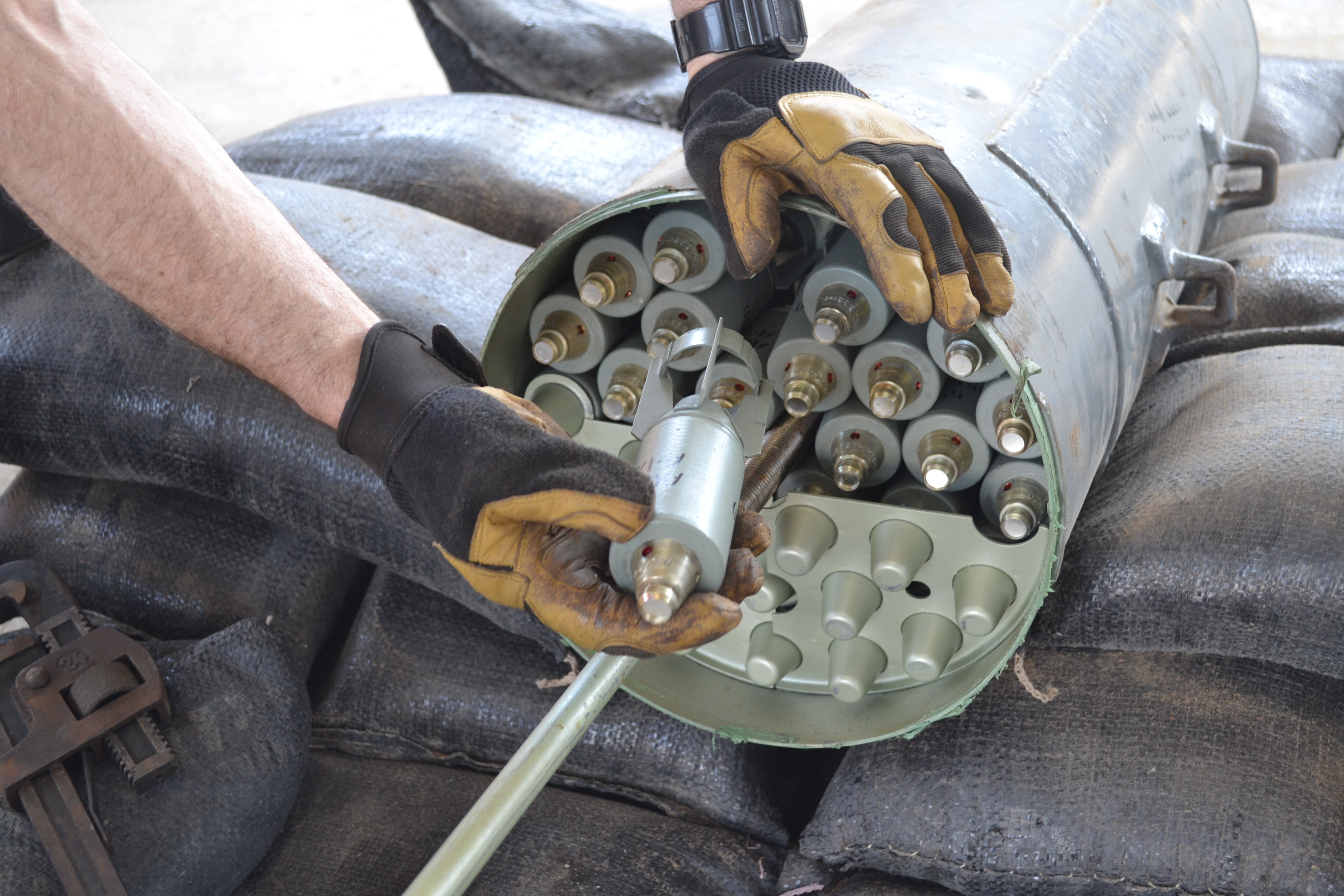 「兵器小百科」23：集束*弹炸**（上）