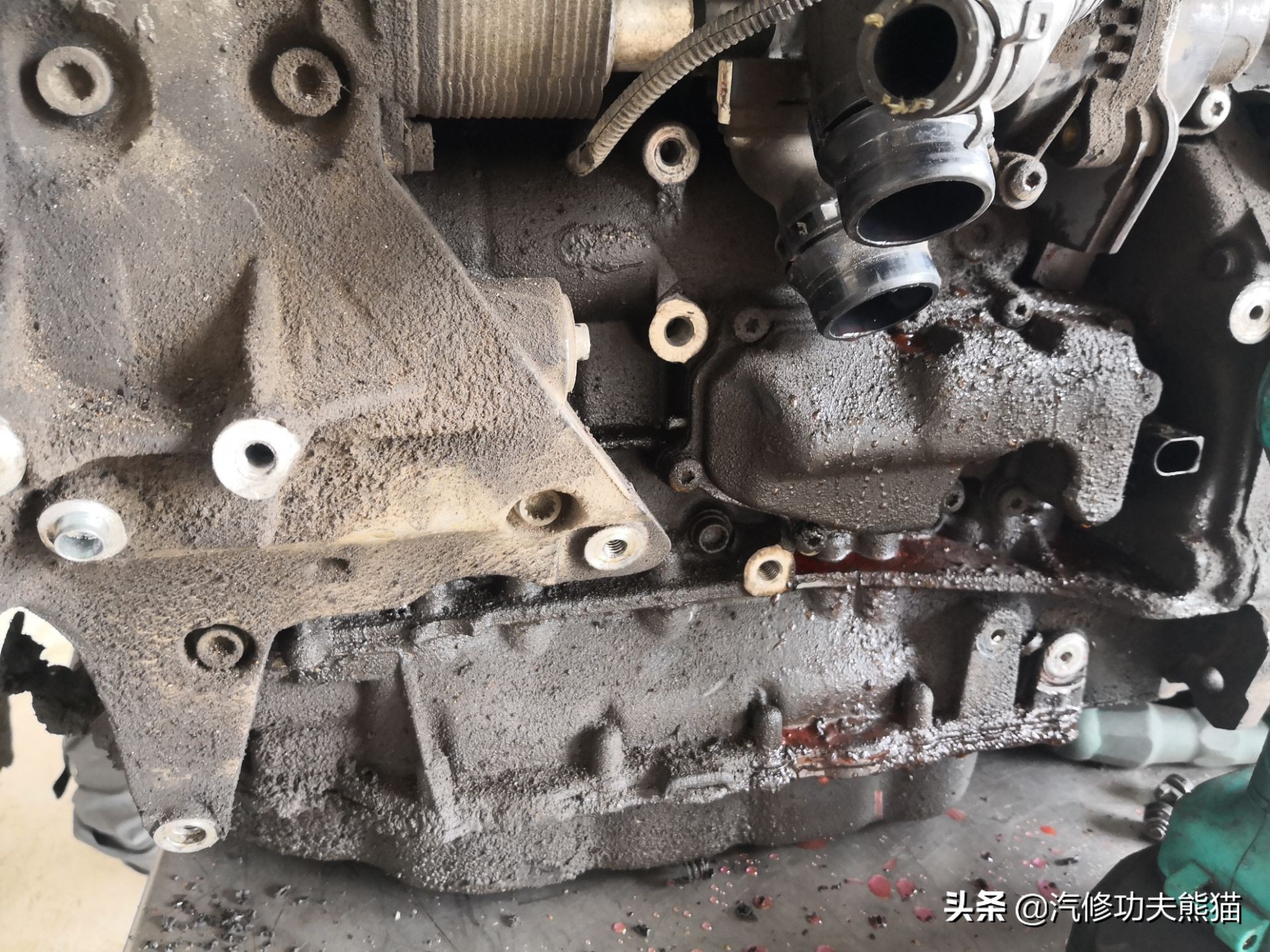 大众夏朗烧机油维修汕头,夏朗烧机油大修多少钱