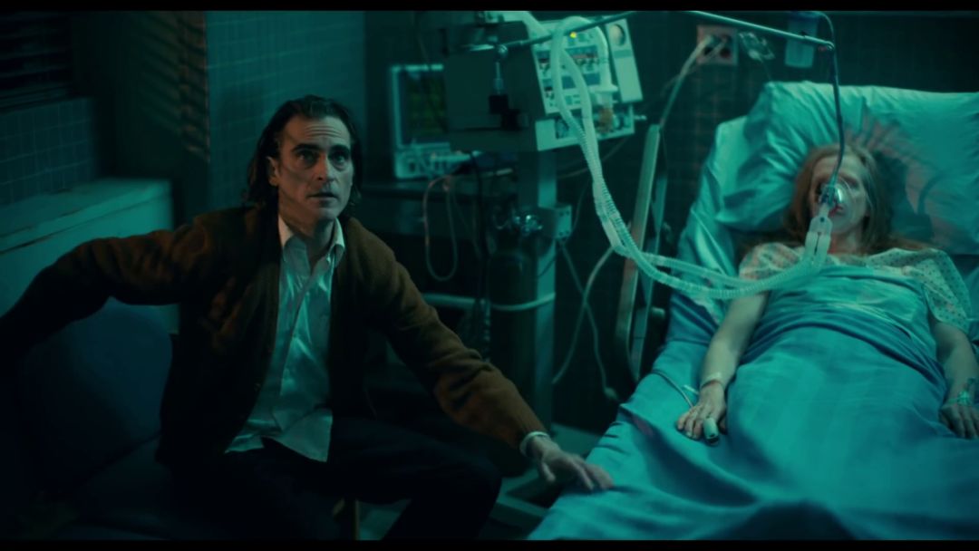 小丑口碑大爆豆瓣评分9,dc新片小丑首曝预告风格黑暗