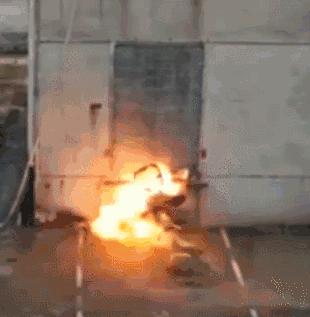 赶快检查伱坐的椅子…避免被*菊爆**…虽然标题很粗鄙…