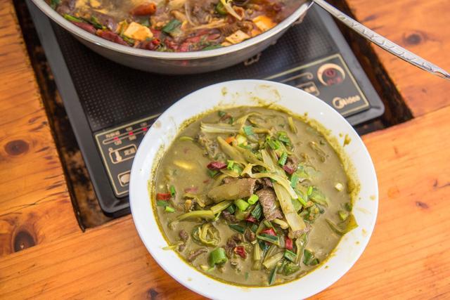 牛瘪火锅奇食记,牛瘪火锅加鲱鱼罐头加臭豆腐