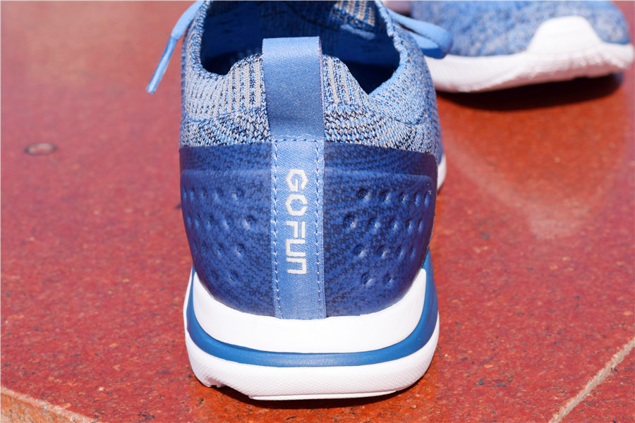 第一次穿软弹跑鞋感觉,第一次穿跑鞋有种站不稳的感觉