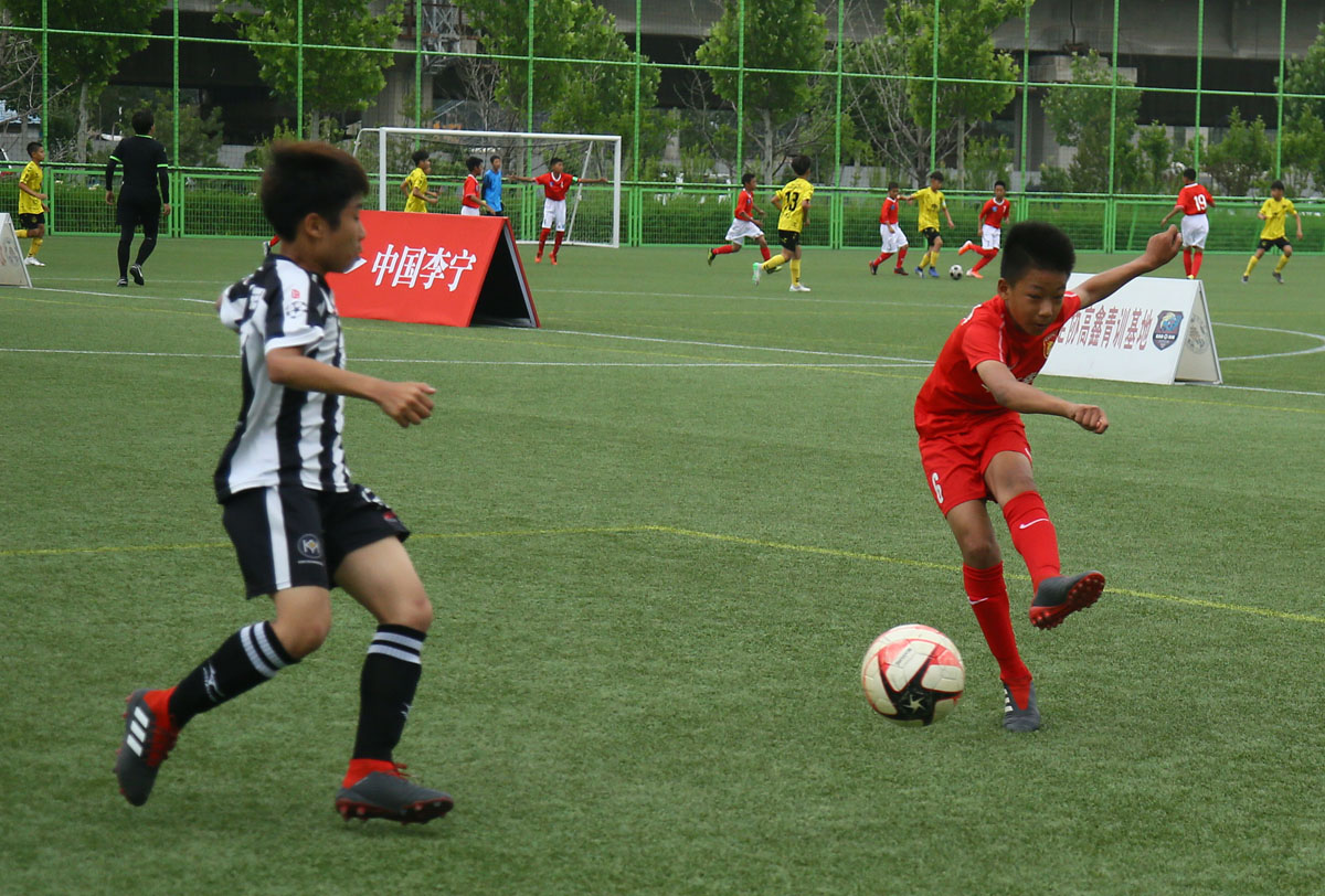 中韩国际青少年足球交流训练营,中韩足球青训比赛