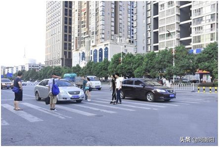 喜大普奔欢呼雀跃,喜大普奔喜出望外喜上眉梢