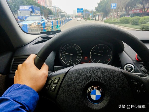 汽车hud抬头显示器,汽车hud抬头显示器好处与坏处