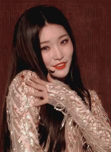 亮片眼妆带钻,戚薇绿色眼影妆容教程