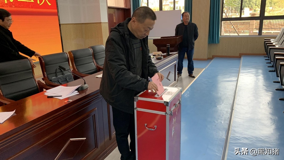 铜陵市铜官区教育工会第二届会员代表大会主持词