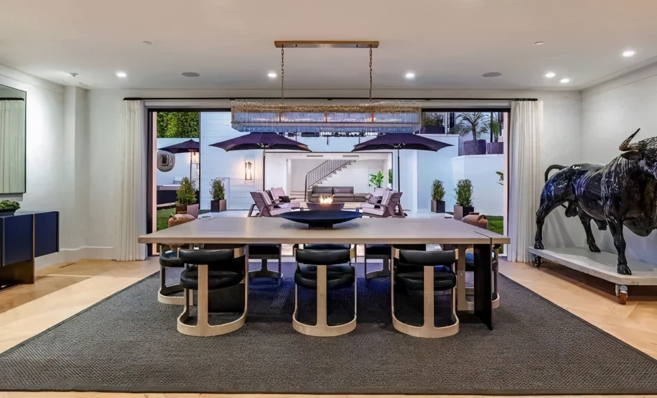 蕾哈娜与rocky还在交往吗,蕾哈娜17亿美元财产