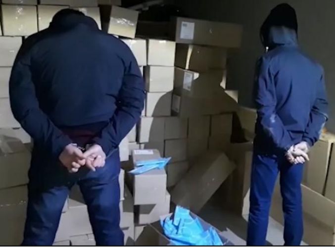 为了几箱口罩，乌克兰小偷铤而走险，伪装“特工”抢劫投机商