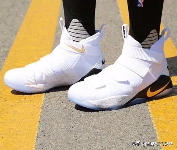高帮篮球鞋更保护脚踝吗,有碳板不容易崴脚的篮球鞋