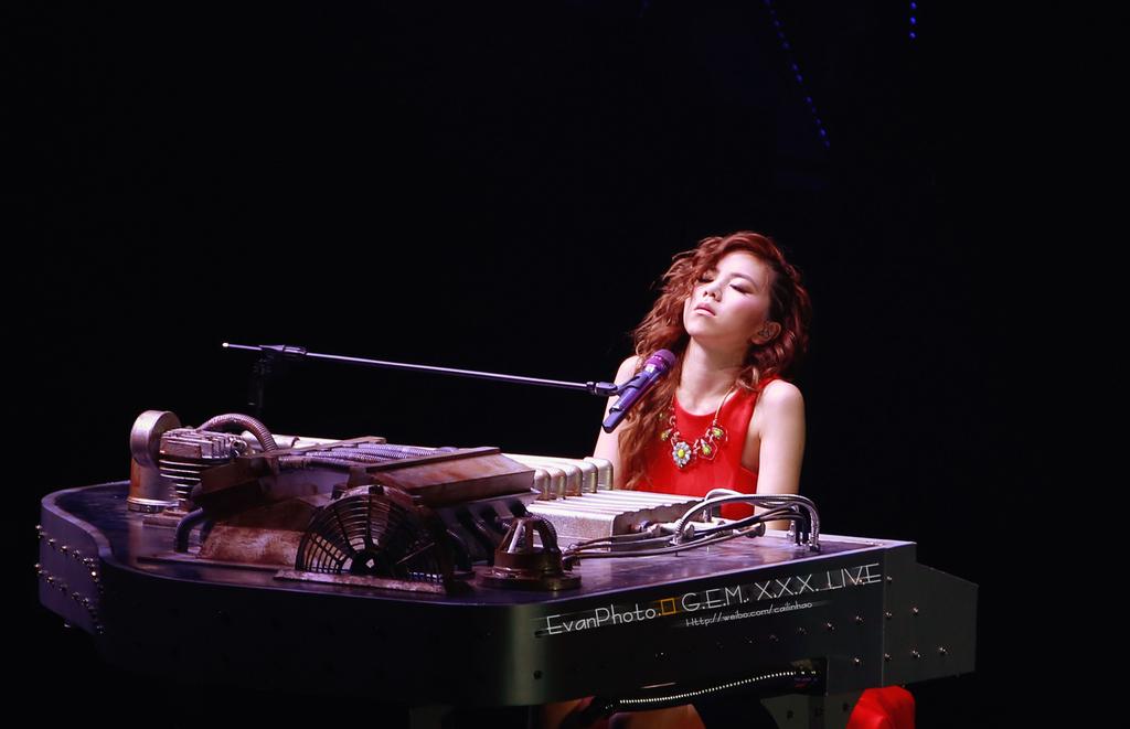 邓紫棋收到男友礼物,邓紫棋生日送礼物