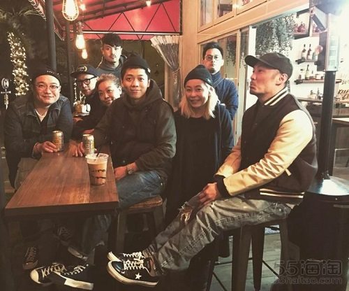 converse匡威米白色,converse匡威鞋子好刷吗