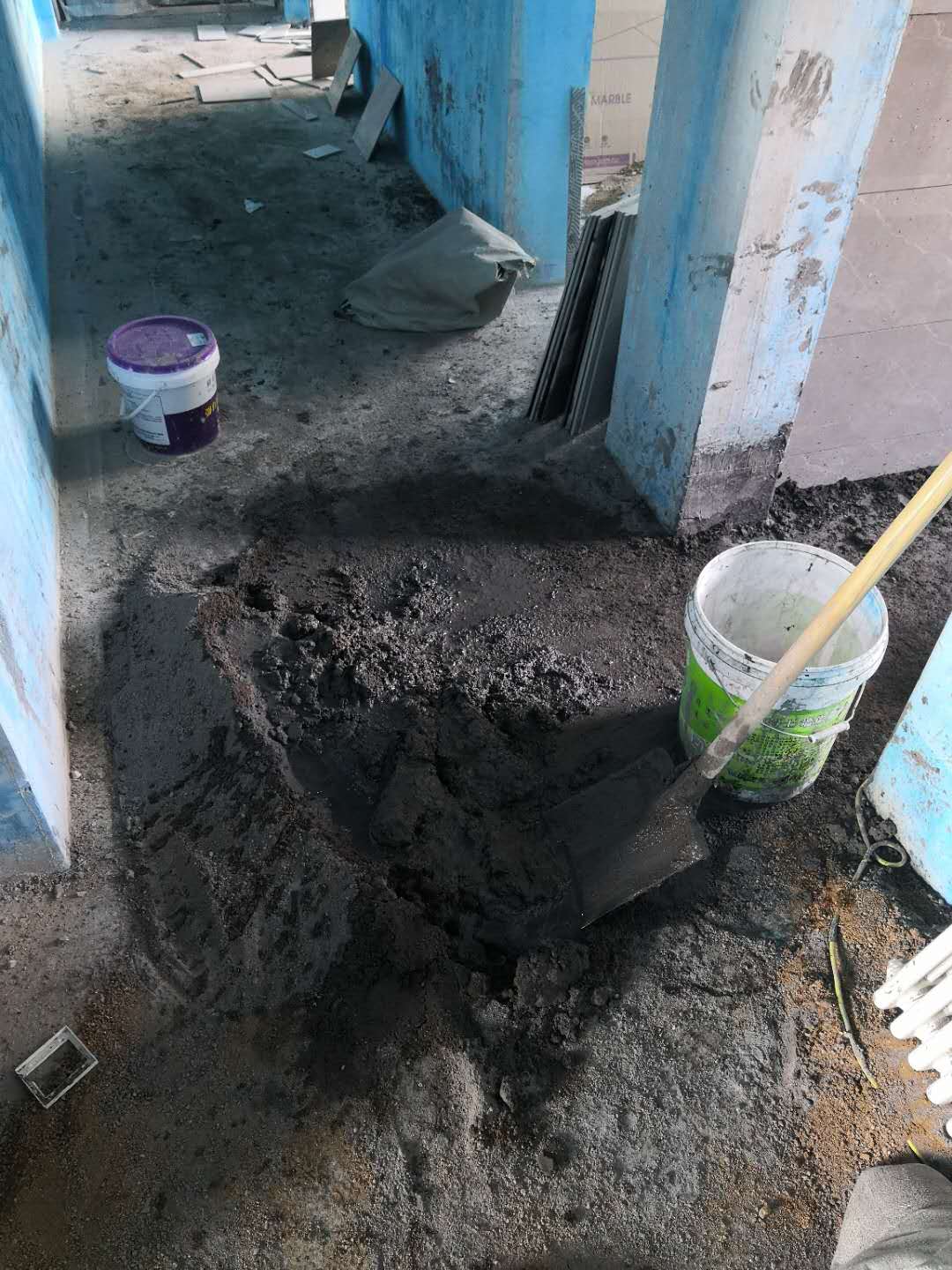 饭店厨房墙面瓷砖怎么贴价格最省,厨房墙壁贴砖多少钱一平方