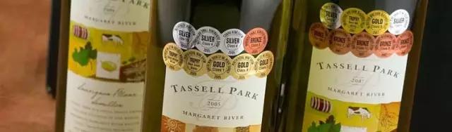 葡萄酒瓶底小点是什么,葡萄酒瓶标签代表什么