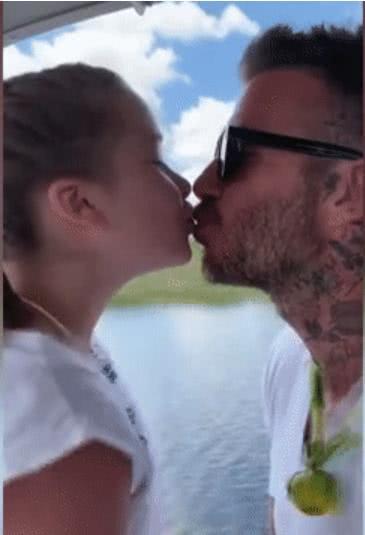 贝克汉姆无视指责再亲小七，这样的宠爱你消受得起吗？