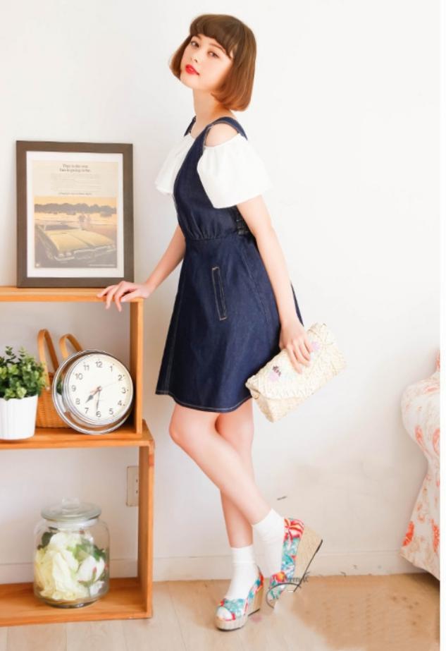 女人过了45岁不该穿三种衣服,女人40岁后不适合穿什么衣服