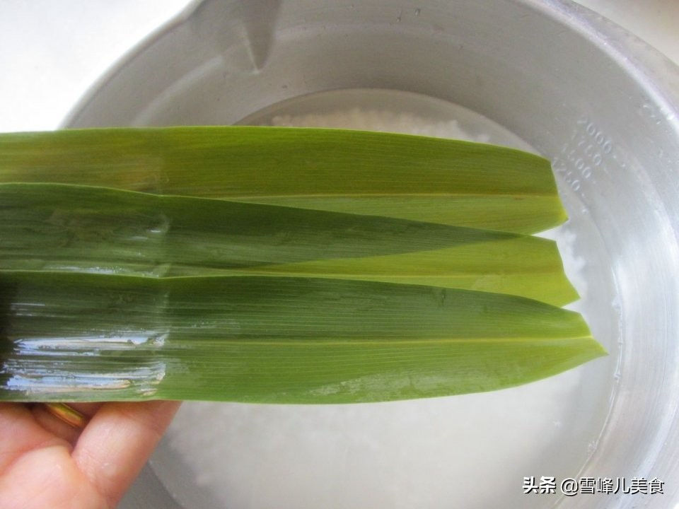 怎样包粽子简单而且不漏米又紧,怎样包的粽子好看又简单