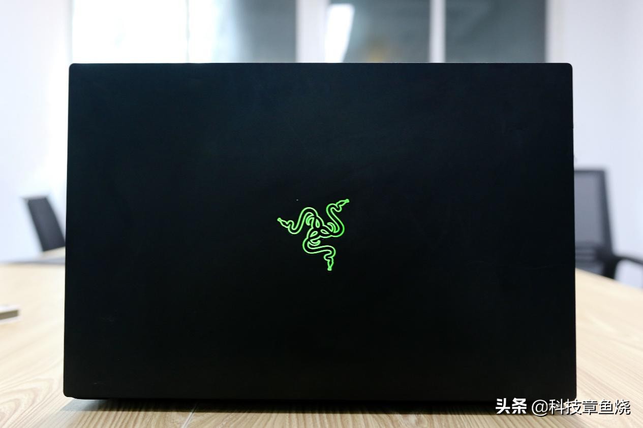 雷蛇灵刃15标准版笔记本测评,雷蛇笔记本灵刃15游戏测评