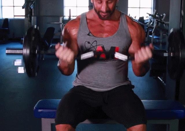 很细的手臂如何练肱二头肌和胸肌,几个动作让胳膊变长