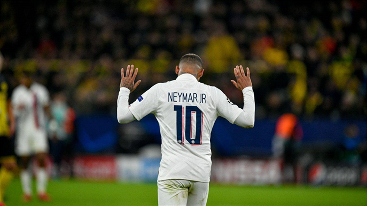 内马尔被铲倒名场面,内马尔被恶意三连踢