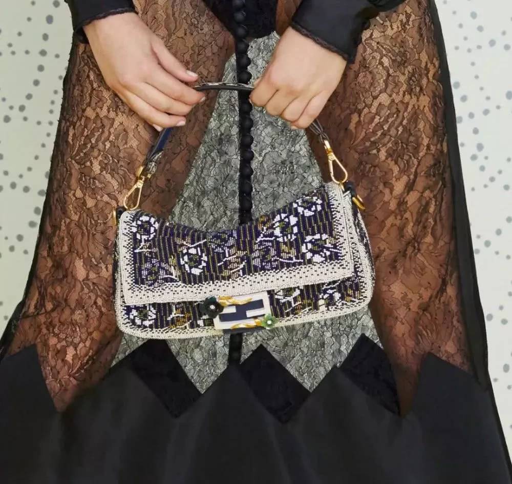 明星街拍包包香奈儿经典款,盘点街头出镜率最高的10款包包