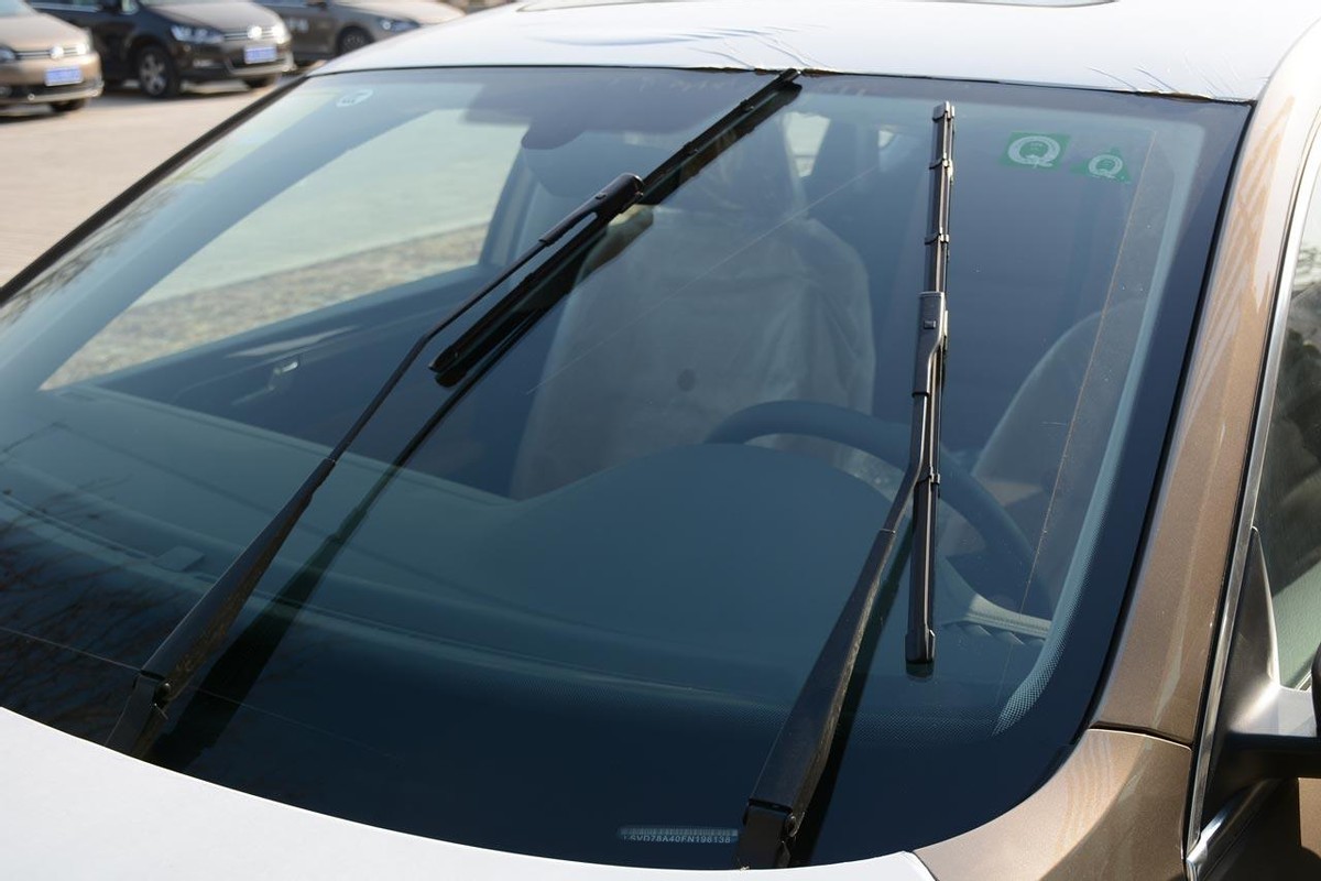 雨刷器不喷水了怎么回事,雨刷器冻了不喷水怎么解决