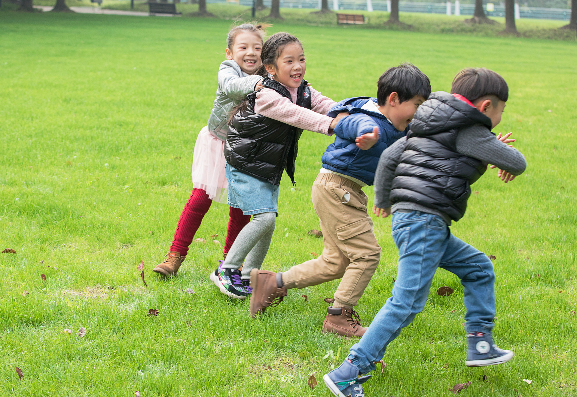 小孩子被别的小孩子打了如何处理,孩子被小朋友打老师不管