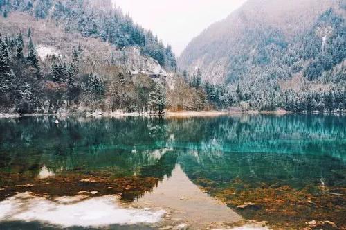 有路天堂通九寨，此中仙境任盘旋