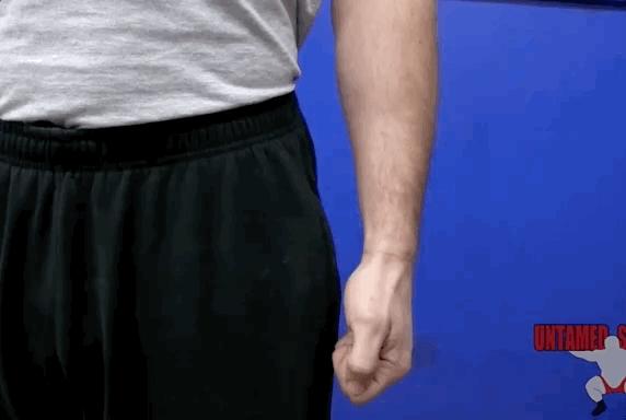 肩内旋肩膀疼，这些问题不能错过！不解决只能让你变丑又受伤