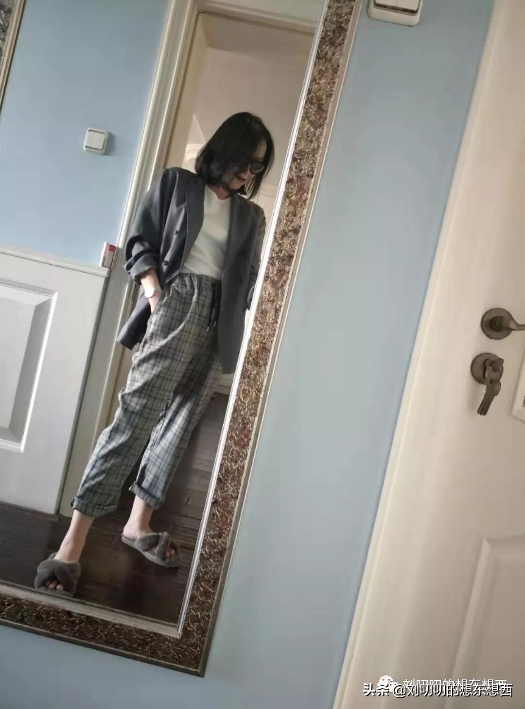 白t穿搭高级感西装,今年超级火的白t加西装外套