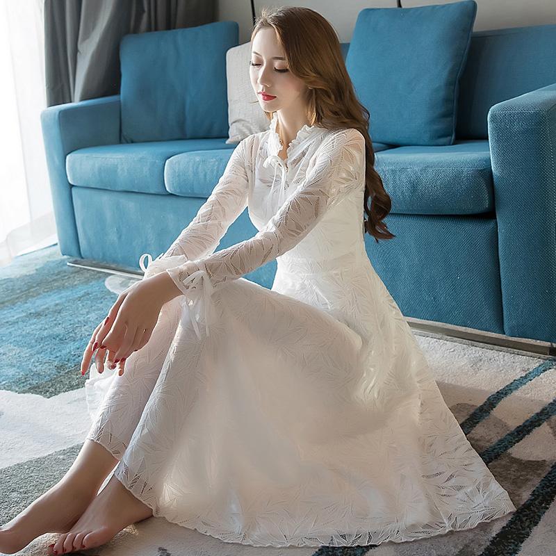 渔网袜加蕾丝裙日常穿搭,白色长蕾丝裙怎么穿好看