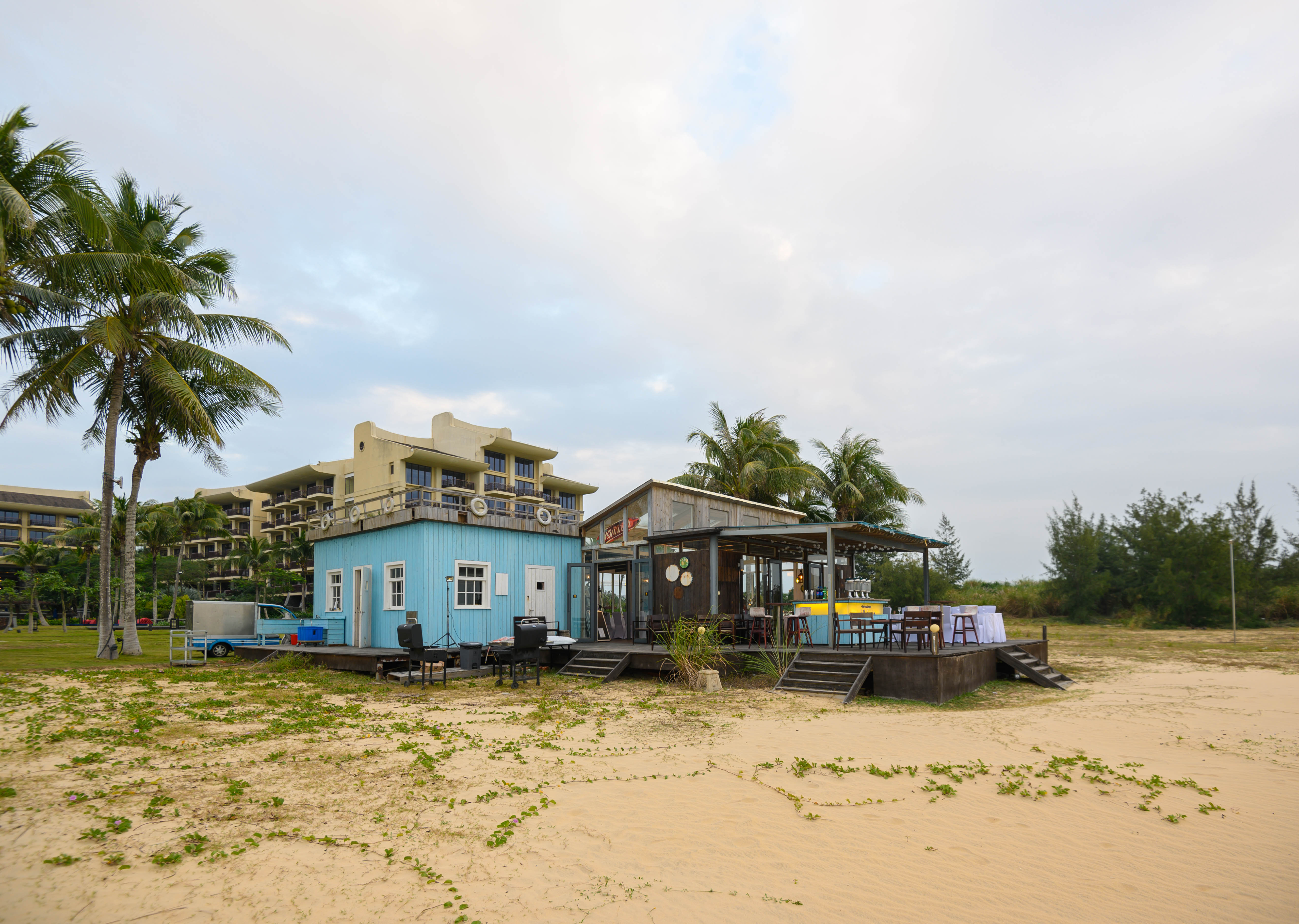 海南不止只有三亚,去万宁玩个冲浪,还有神犬小七拍摄地等着你