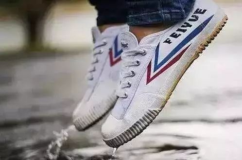 匡威帆布鞋和vans哪个好,匡威鞋和vans哪个更舒服