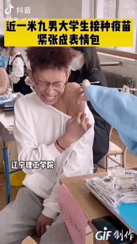 打疫苗医生被吓成表情包,打疫苗直接被吓哭
