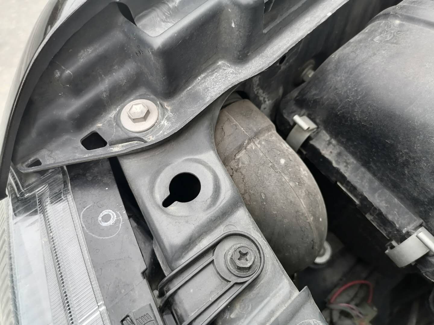 略显可爱的越野车铃木吉姆尼,二手吉姆尼越野能力有多强