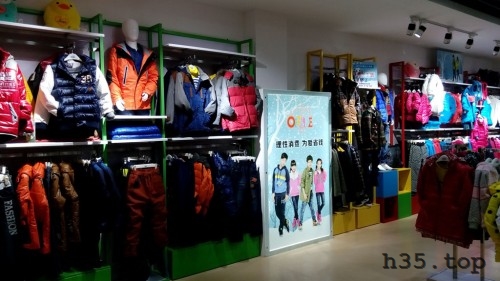 最新童装店双门头装修效果图,童装店怎么装修才有顾客