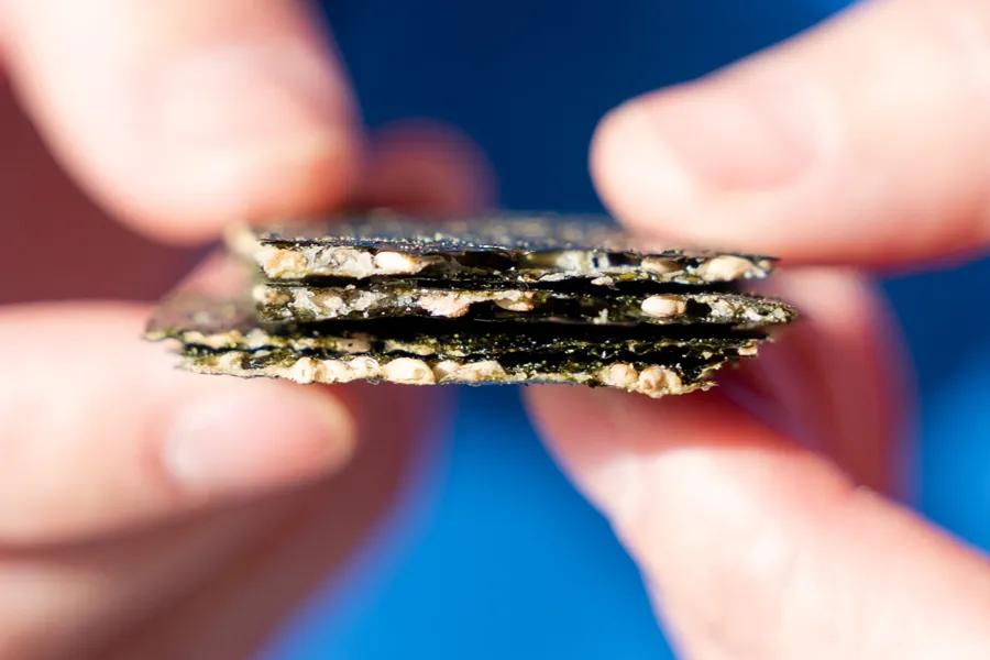 在李佳琪直播间买零食，是个划算的选择吗？