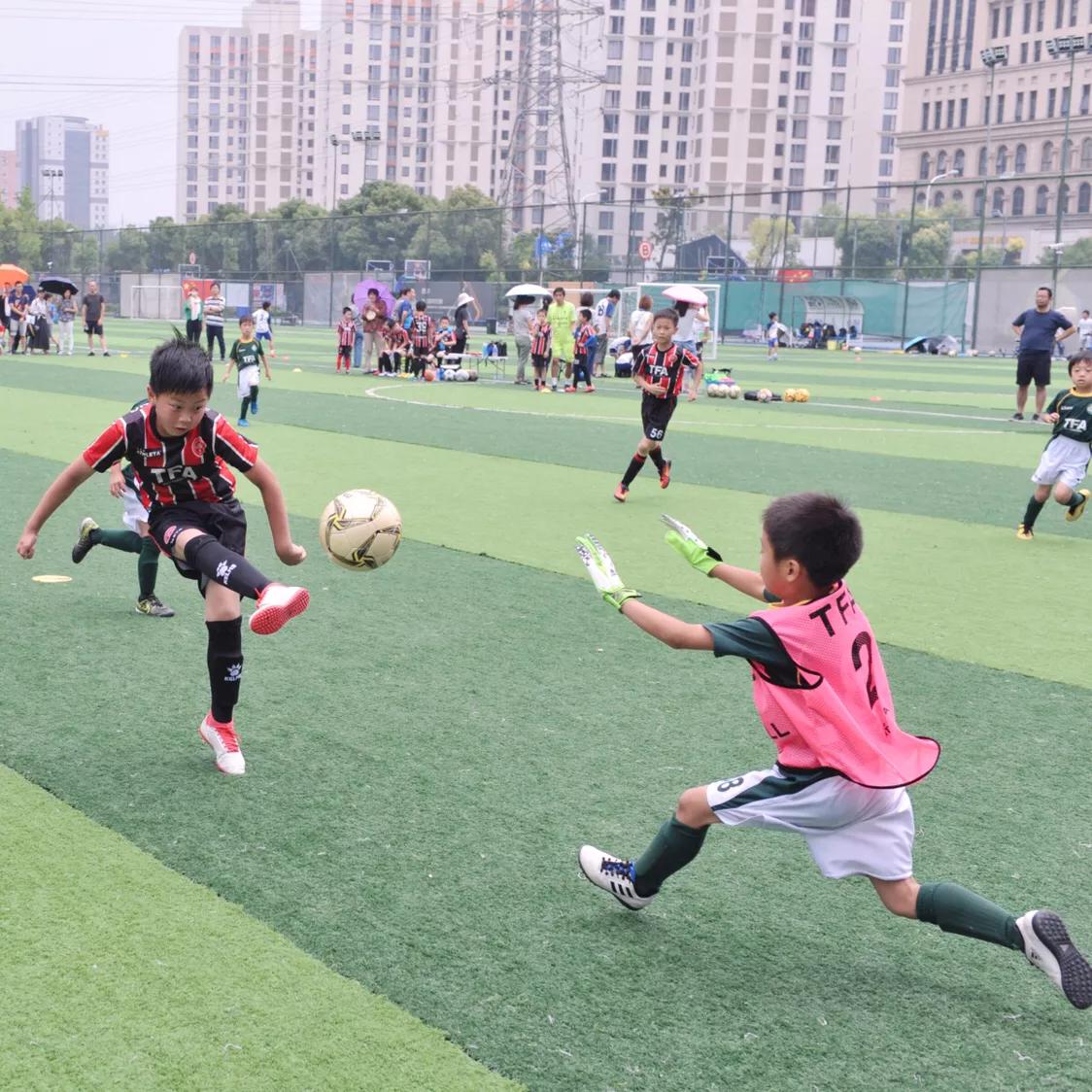 这个上海小囡的足球造诣，没有输在起跑线上