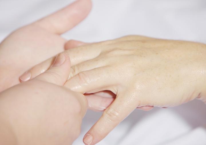 手臂和手逐渐疼痛难耐？这可能是高血糖导致的