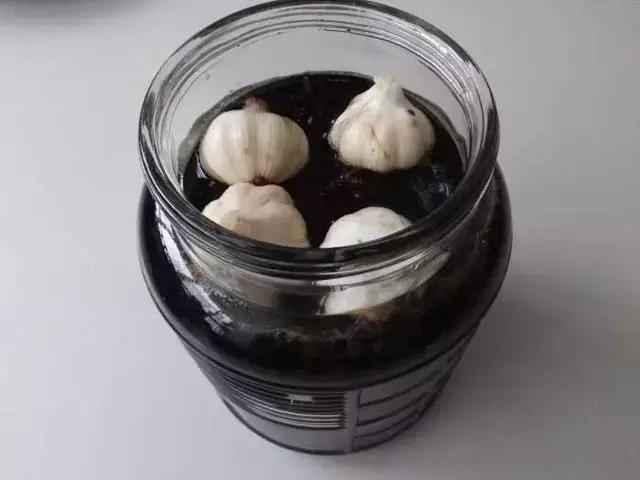 用了多年的腌糖蒜秘方，又脆又甜超好吃，方法简单，分享给大家