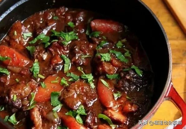 萝卜排骨汤西红柿炒蛋油豆腐烧肉,酥肉莴笋红萝卜香菇烩菜