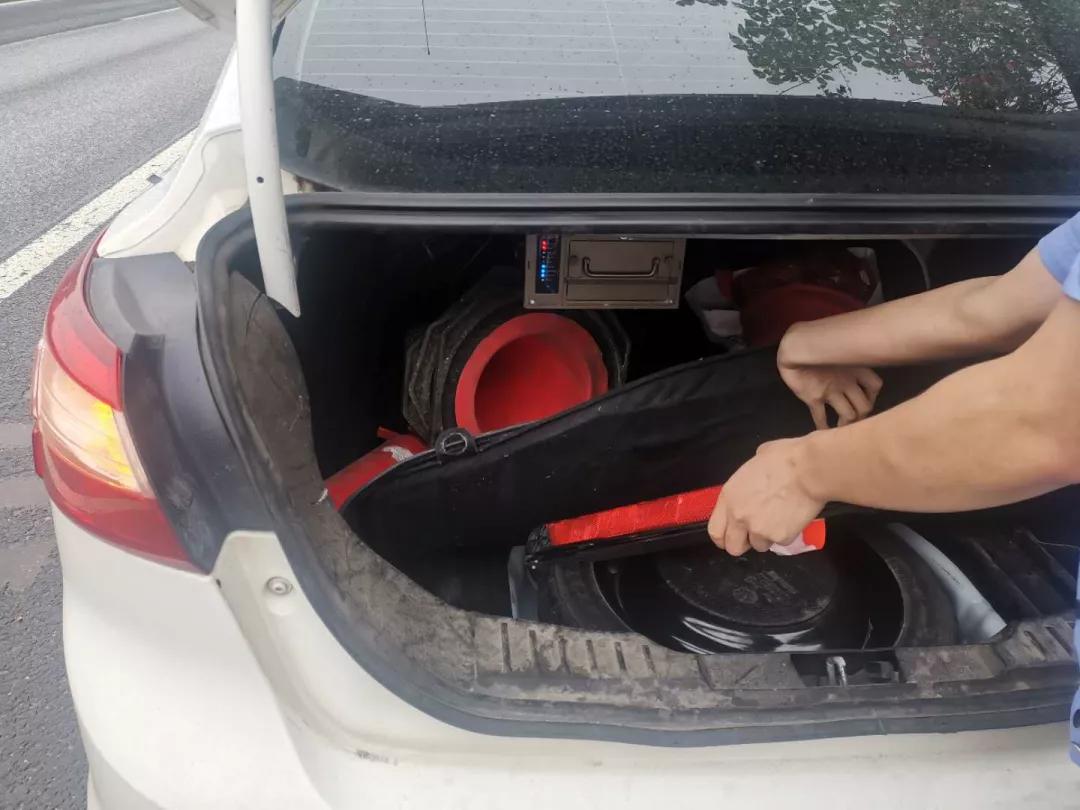 警示牌小心勿近,三角警示牌怎么放合适