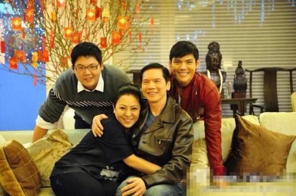 向太自曝童年,向太为什么要摘除子宫