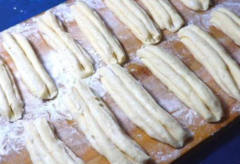 一招炸出蓬松酥脆的油条,早餐店的油条配方蓬松酥脆