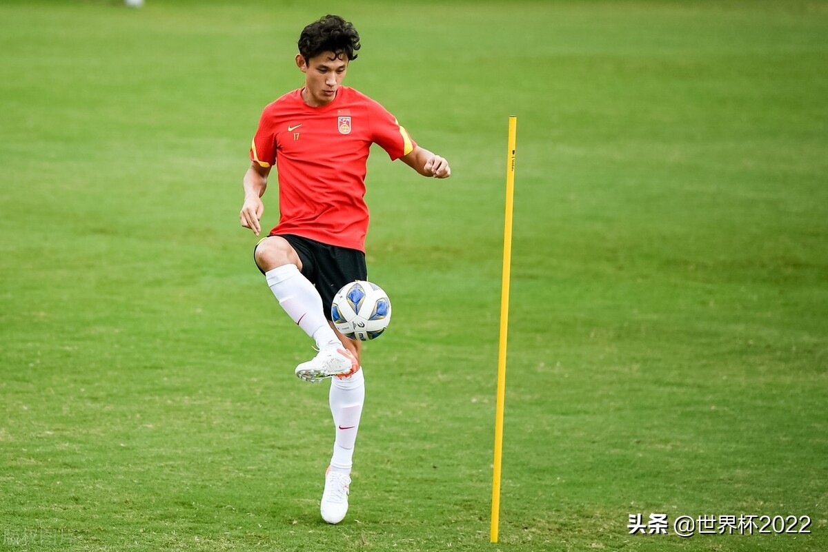 国足最新12强赛名单,世预赛12强赛国足vs日本技术统计