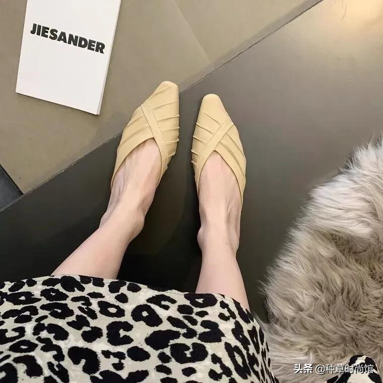 穿阔腿裤里面穿什么裤子显瘦好看,别再只穿阔腿裤这5条裤子更流行