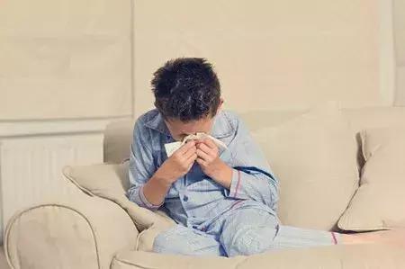 小孩癫痫抽搐有什么好的治疗办法,儿童癫痫发作时家长现场急救