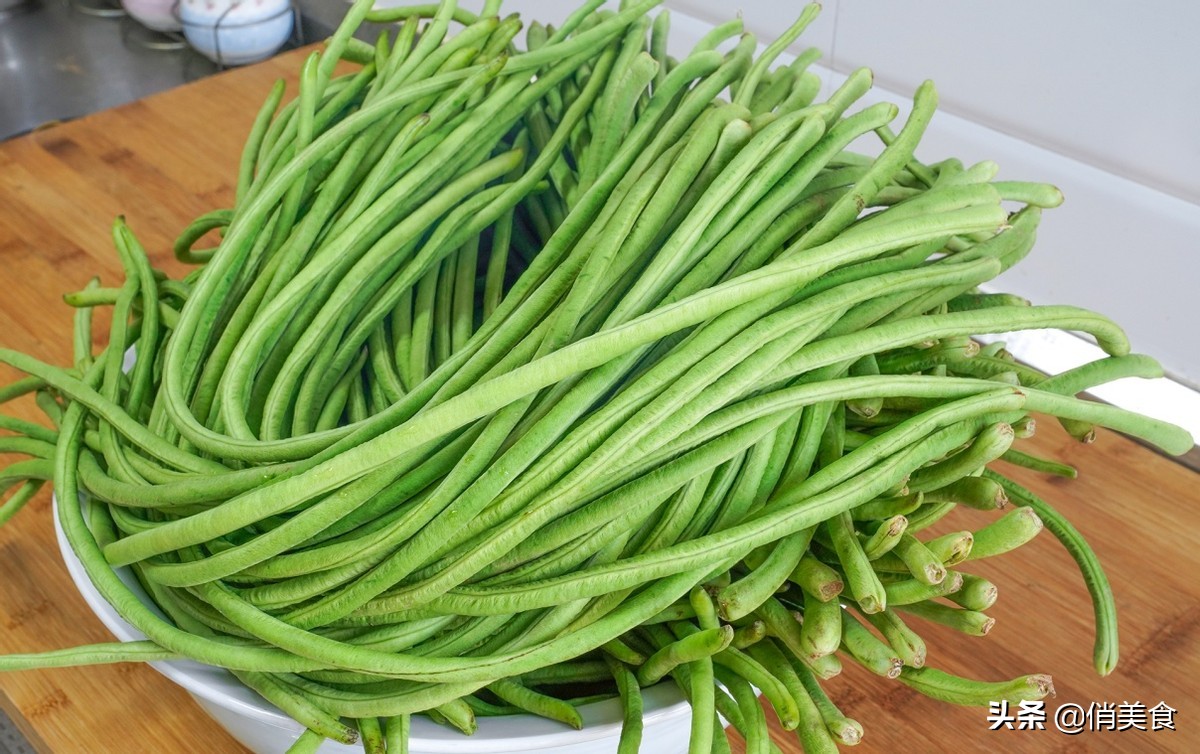 酸豆角怎么腌制才会又脆又好吃,酸豆角的简单快速腌制方法