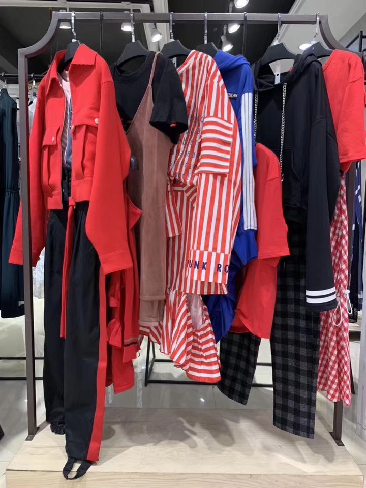 品牌女装尾货折扣批发与加盟,折扣女装品牌尾货市场