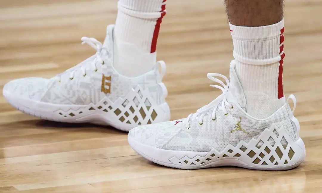 郭艾伦现在穿什么球鞋,郭艾伦最新球鞋